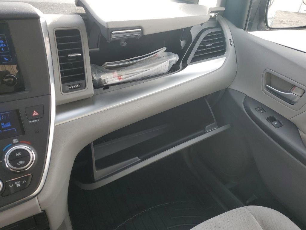 Used 2015 Toyota Sienna LE image 19