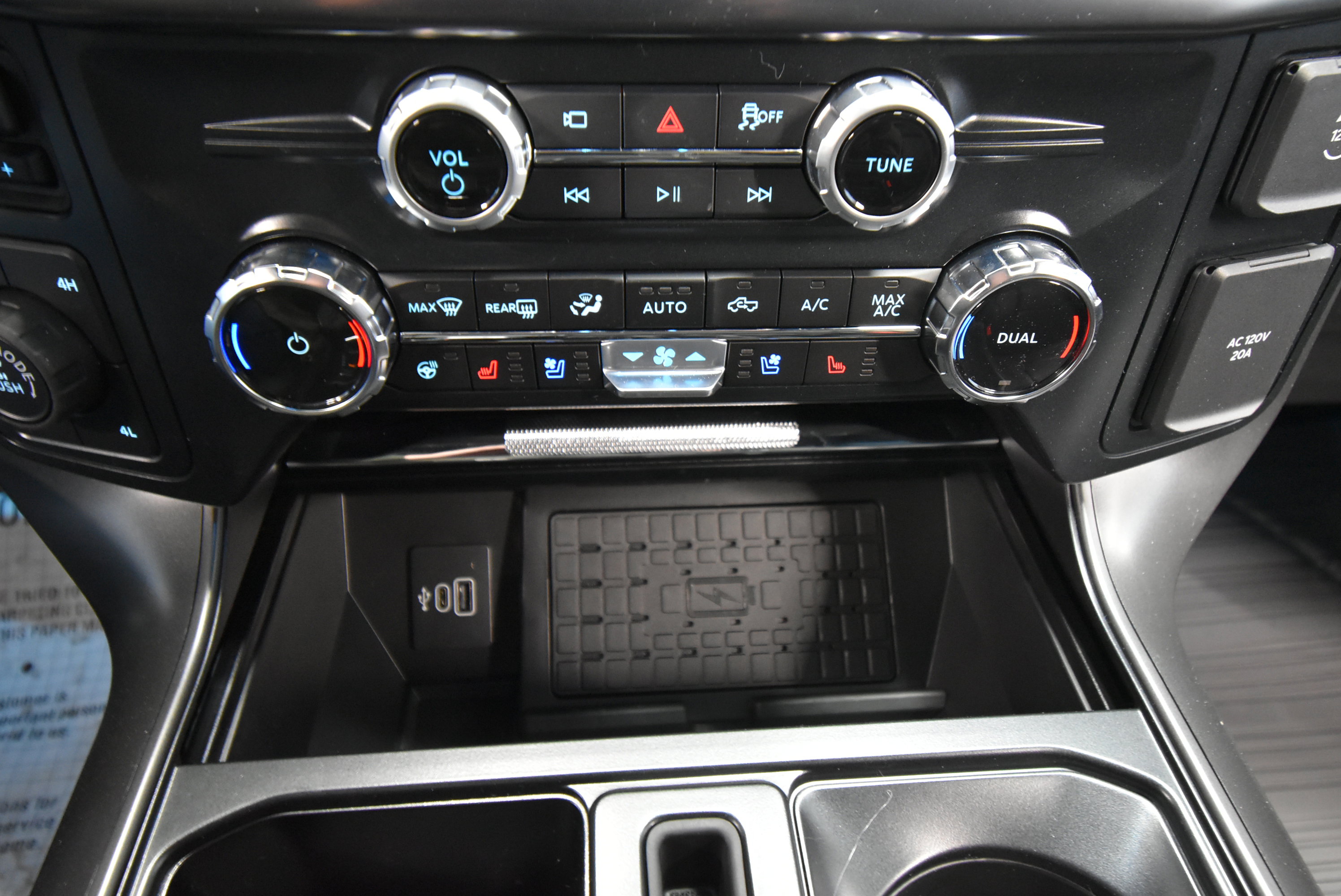 New 2025 Ford F150 Lariat w/ Equipment Group 502A High image 12