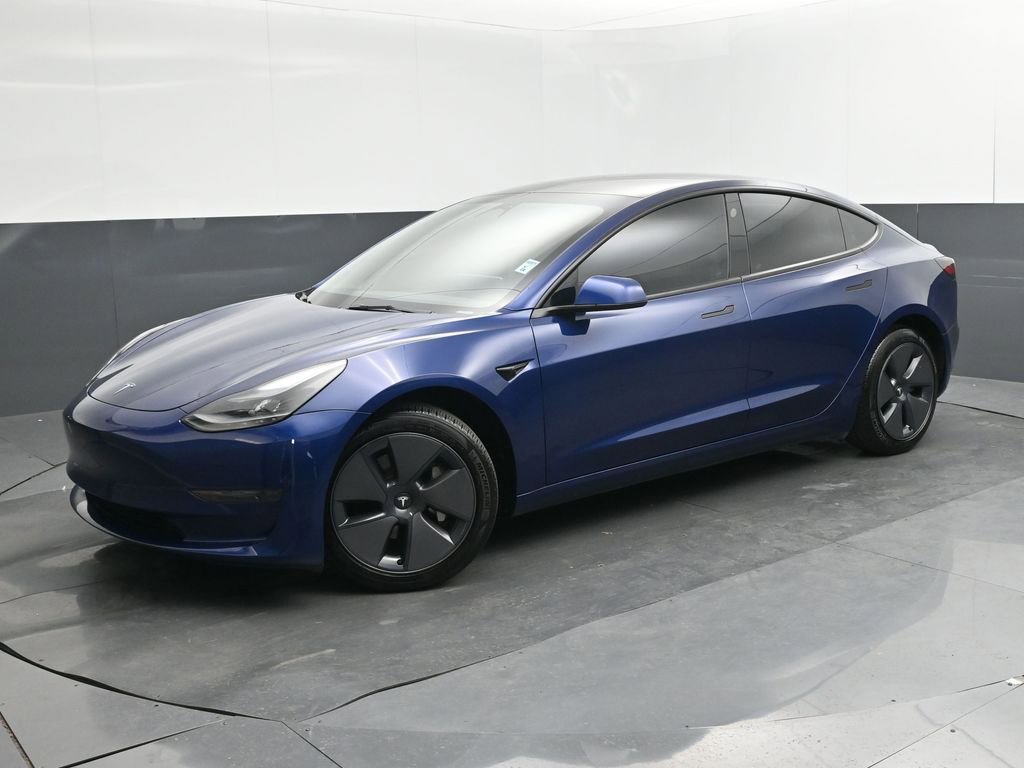 Used 2023 Tesla Model 3 Standard Range image 2