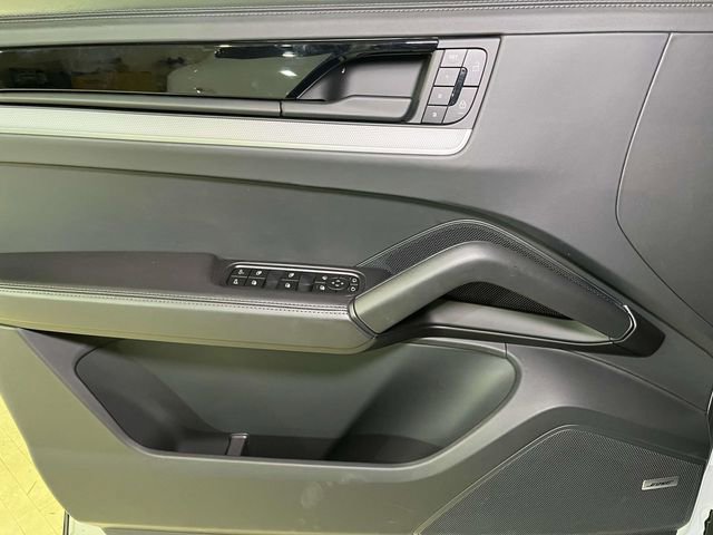 Certified 2025 Porsche Cayenne Coupe AWD/4WD image 35