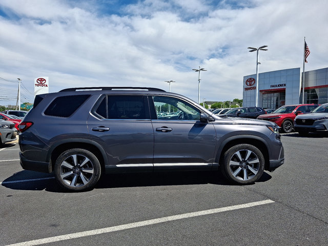 Certified 2025 Honda Pilot Touring image 7