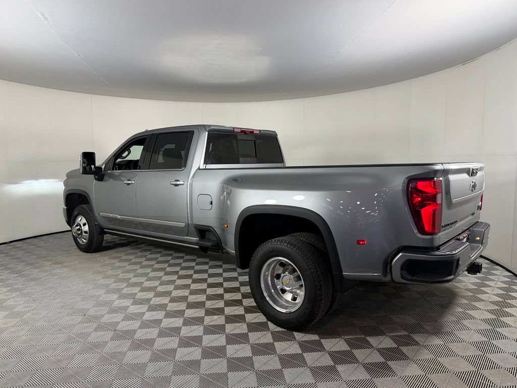 Used 2024 Chevrolet Silverado 3500 High Country w/ Technology Package AWD/4WD image 10