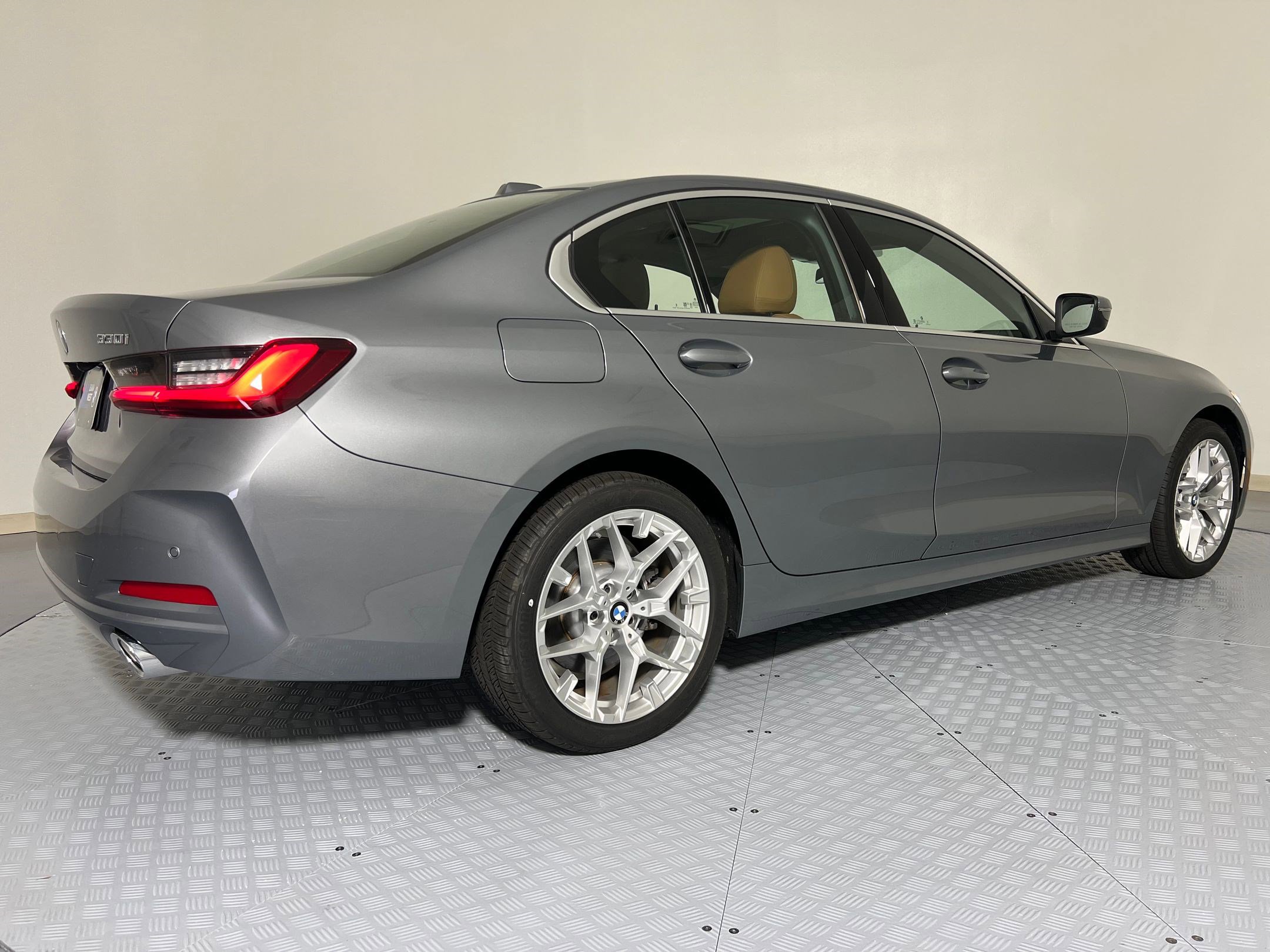 Used 2025 BMW 330i xDrive Sedan w/ Convenience Package AWD/4WD image 7