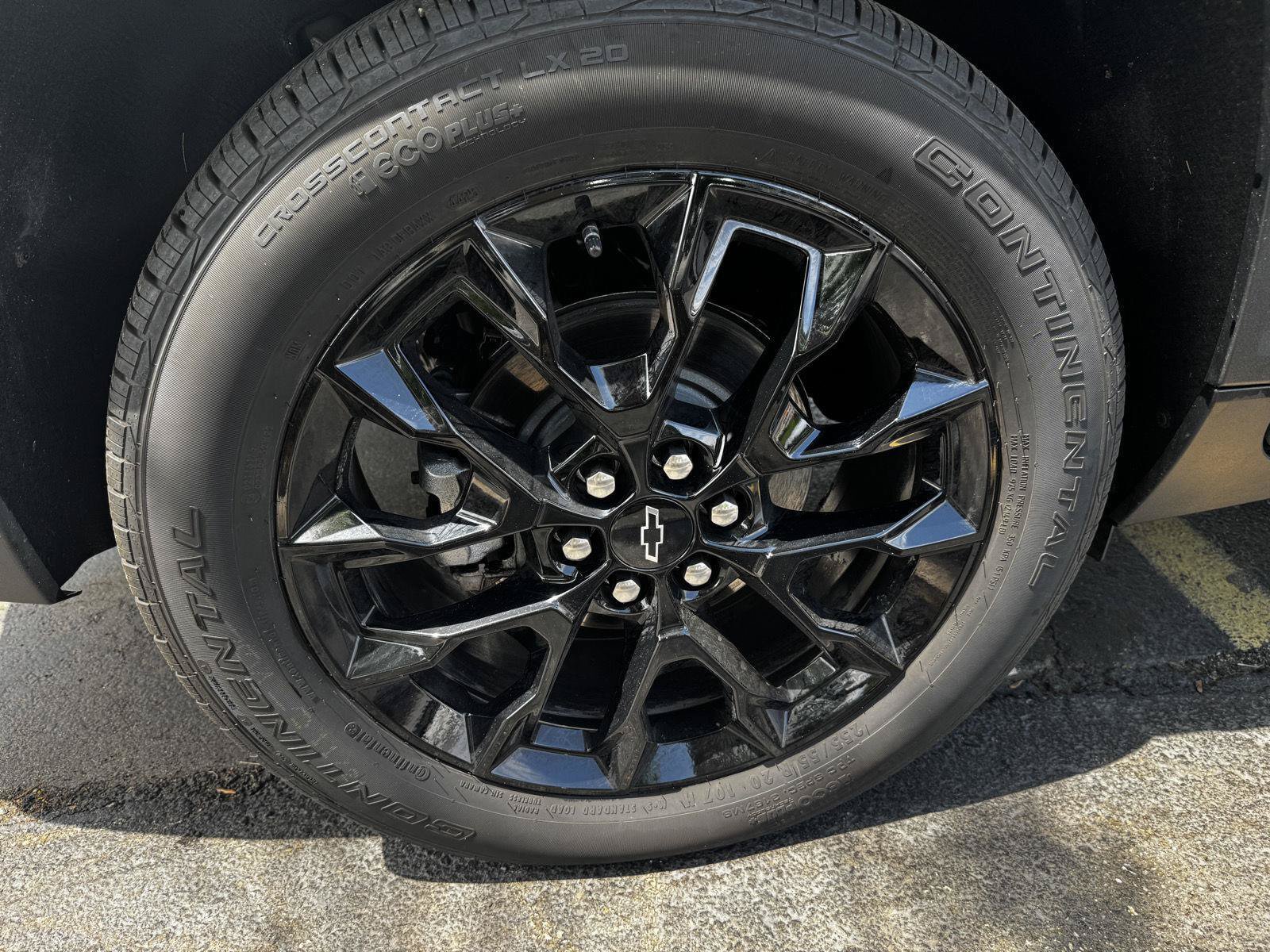 Used 2026 Chevrolet Traverse LT w/ Midnight/Sport Edition FWD image 8
