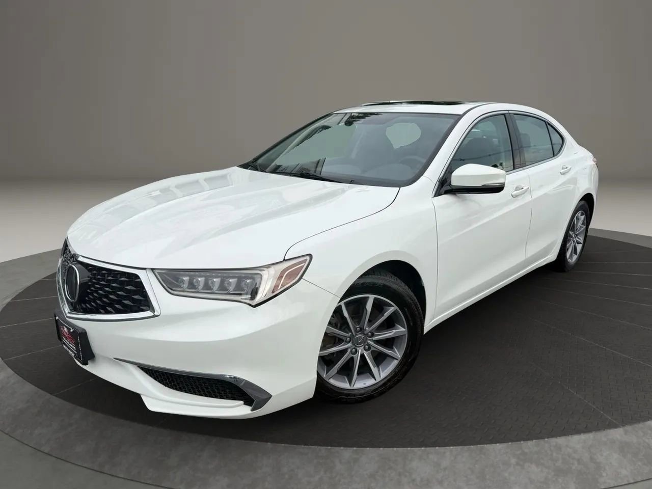 Used 2018 Acura TLX FWD image 2