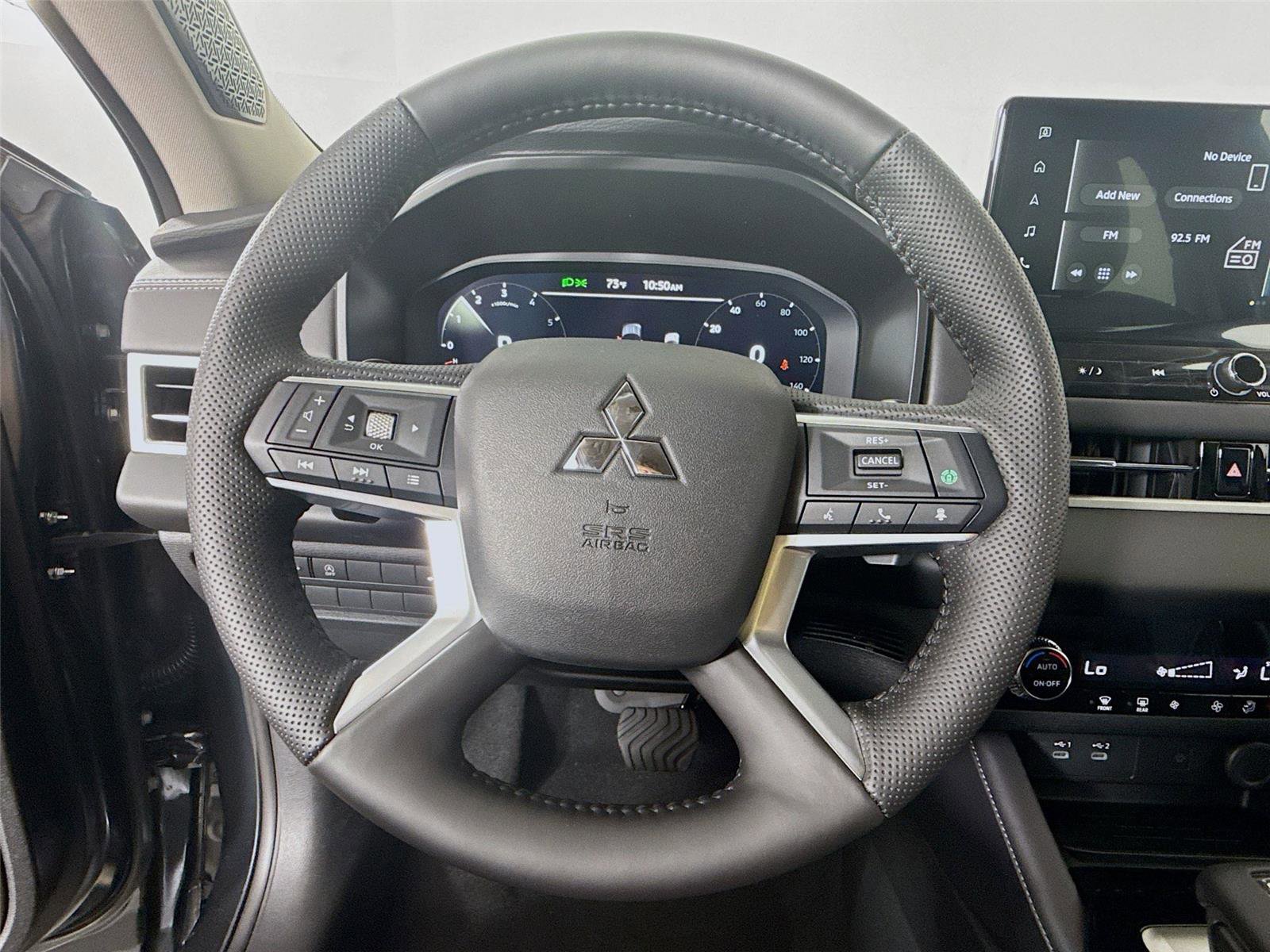 New 2026 Mitsubishi Outlander SE image 8