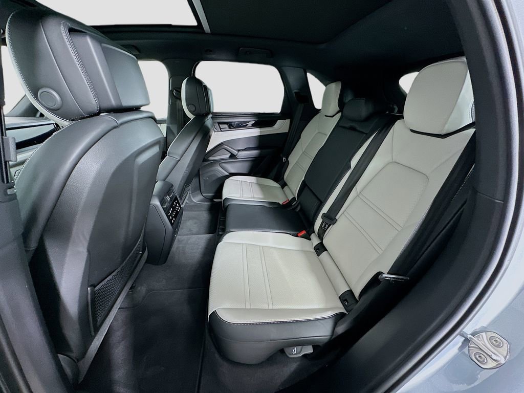 Used 2024 Porsche Cayenne S image 24
