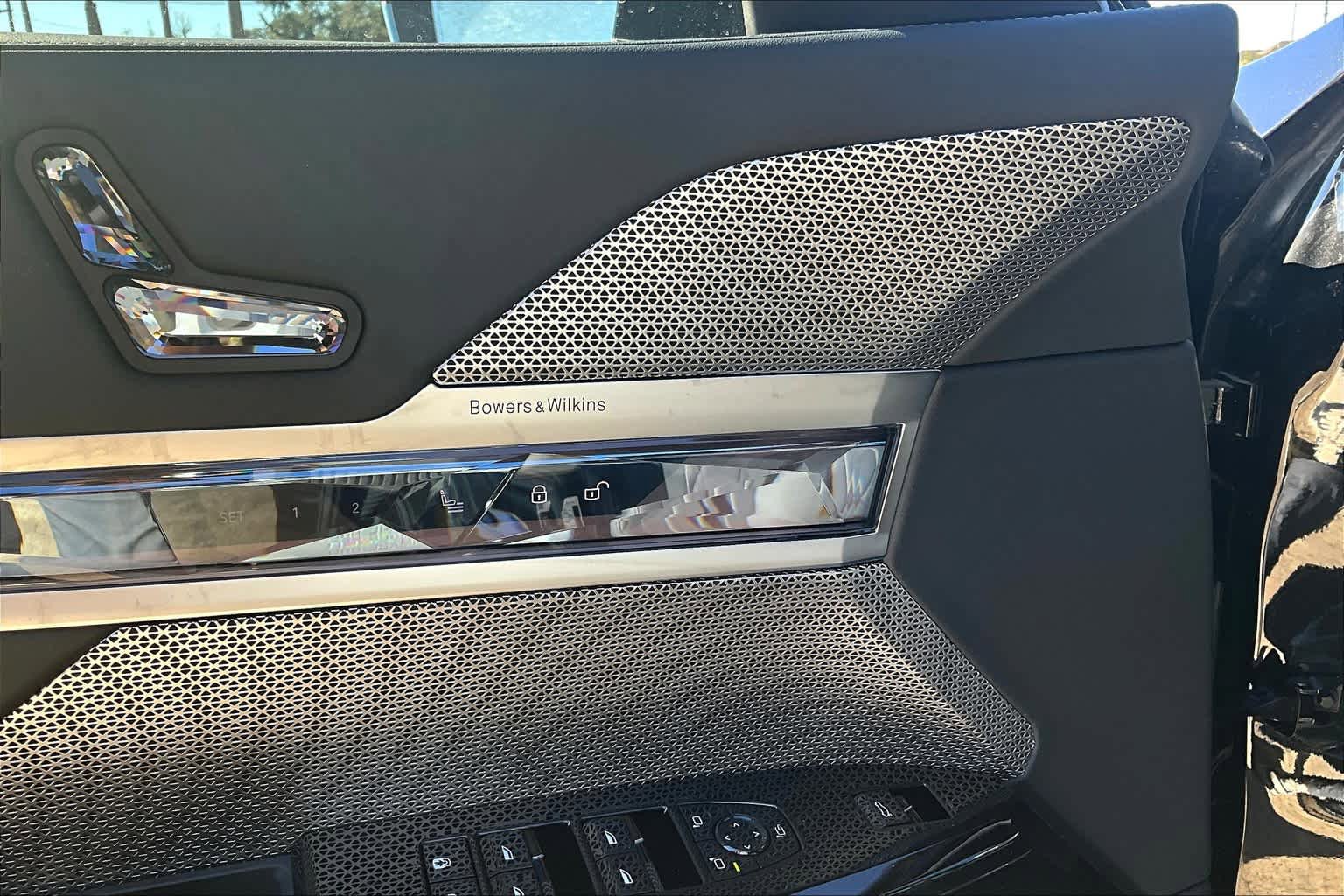Used 2025 BMW i7 xDrive60 w/ Premium Package image 13