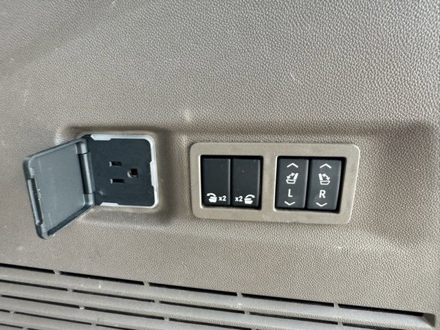 Certified 2024 GMC Yukon XL Denali w/ Denali Reserve Package image 10