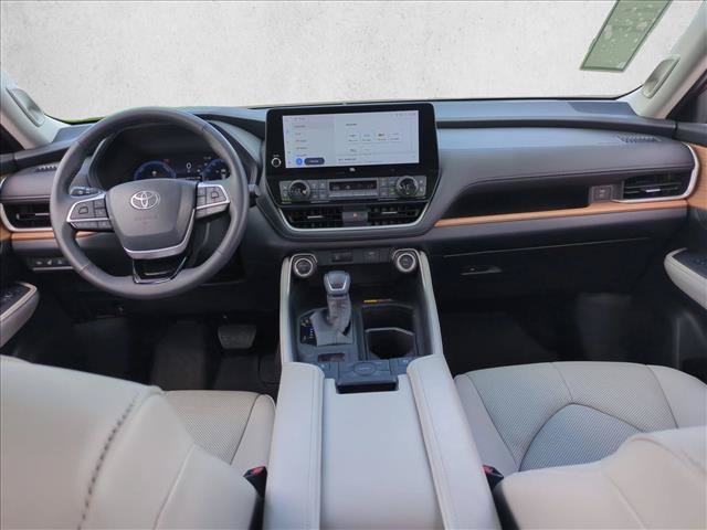 Certified 2025 Toyota Grand Highlander AWD Hybrid image 17