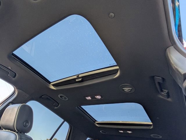 Used 2023 Chevrolet Traverse Premier w/ Redline Edition image 24