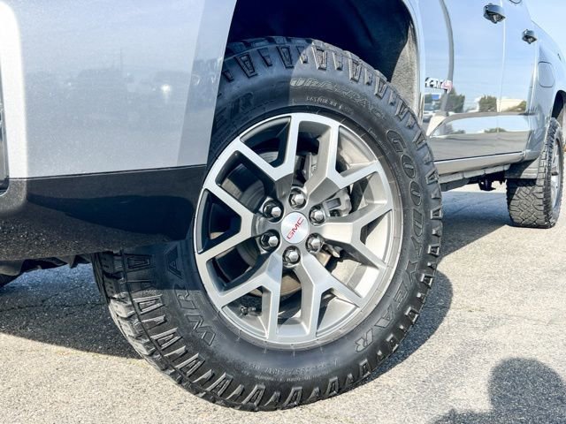 Used 2022 GMC Canyon AT4 image 2