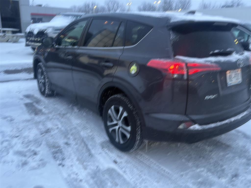 Used 2018 Toyota RAV4 LE image 2