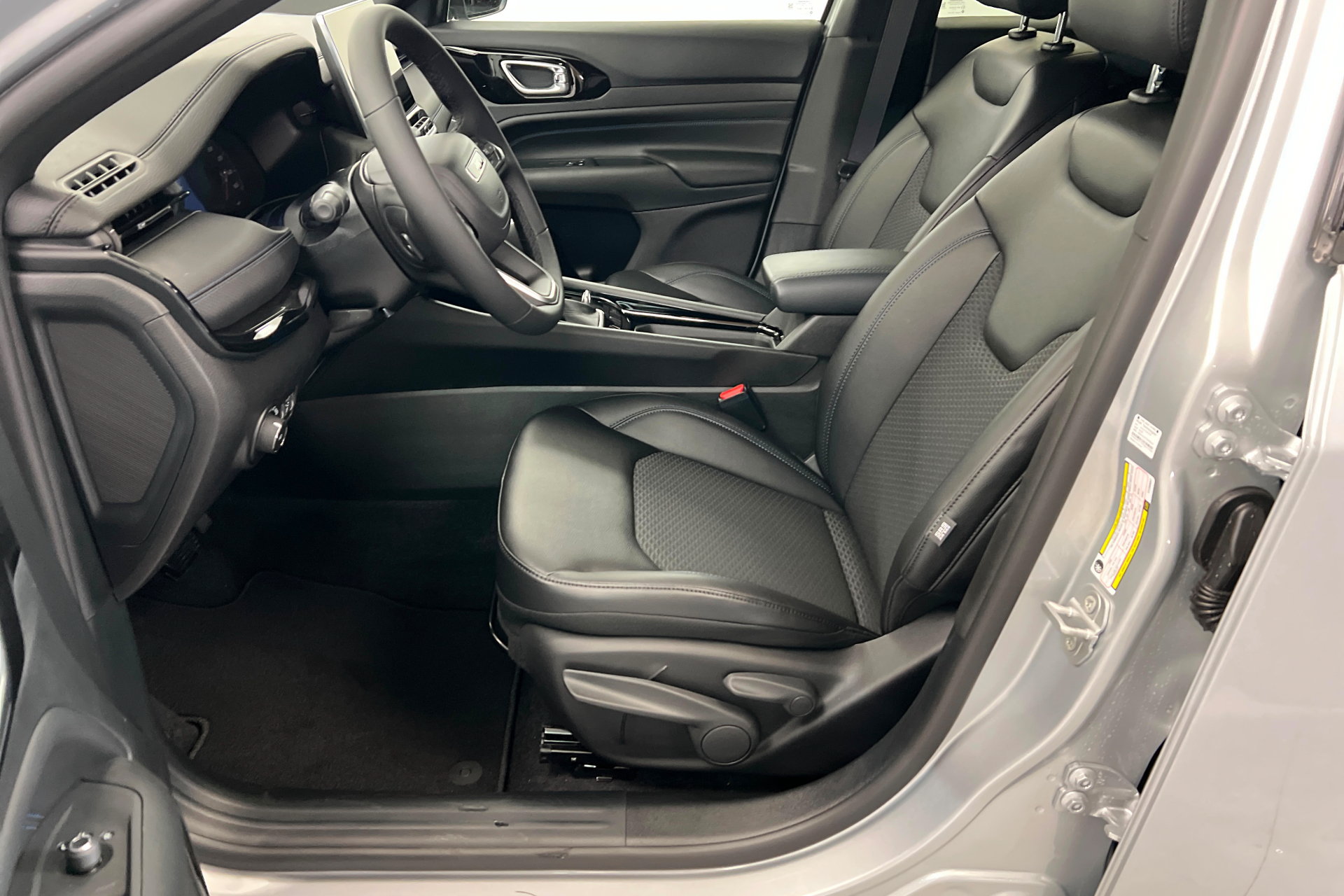 New 2026 Jeep Compass Latitude AWD/4WD image 17
