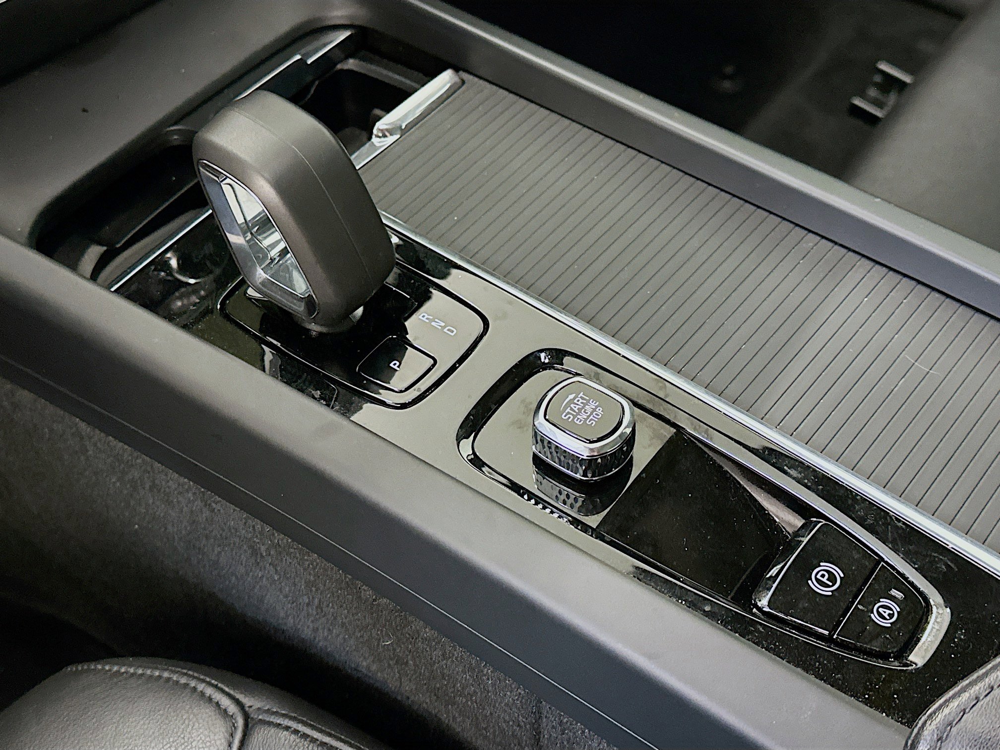 Used 2025 Volvo S60 B5 Core image 25