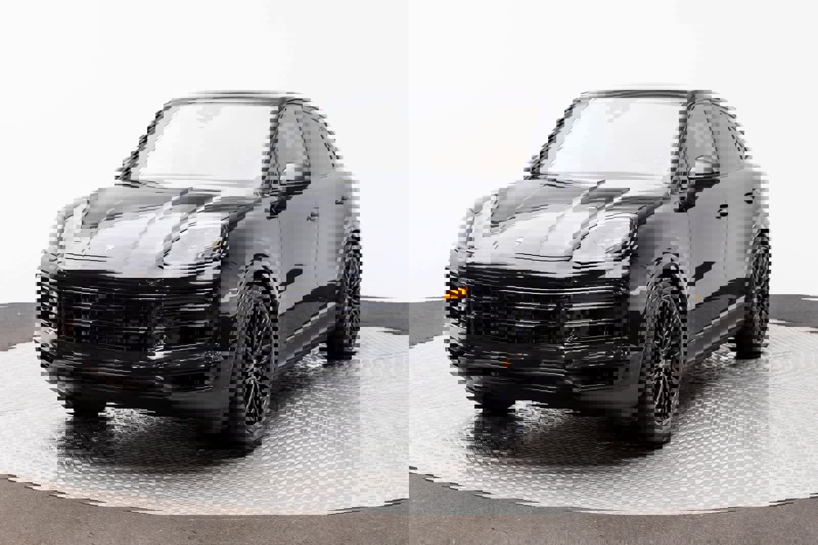 Used 2024 Porsche Cayenne S image 1