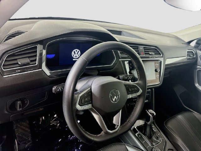 Certified 2023 Volkswagen Tiguan SE w/ Panoramic Sunroof Package AWD/4WD image 9