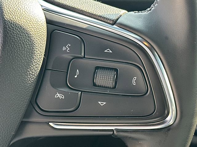 Used 2025 Buick Envista Sport Touring image 28