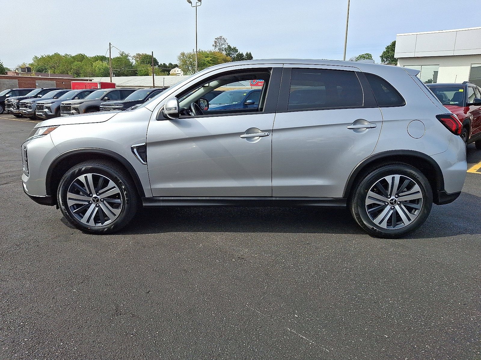 Used 2024 Mitsubishi Outlander Sport SE image 2