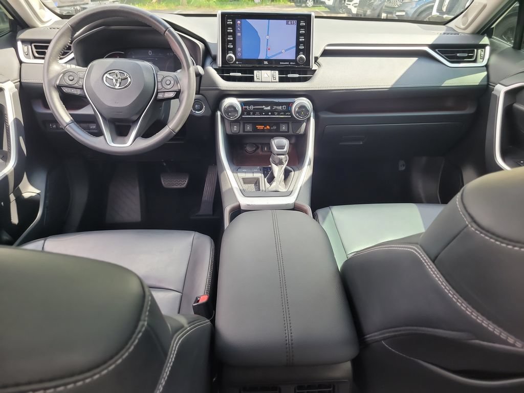 Used 2020 Toyota RAV4 Limited FWD image 13