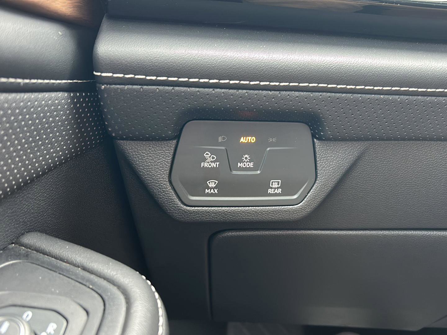 Used 2024 Volkswagen Atlas SE image 17