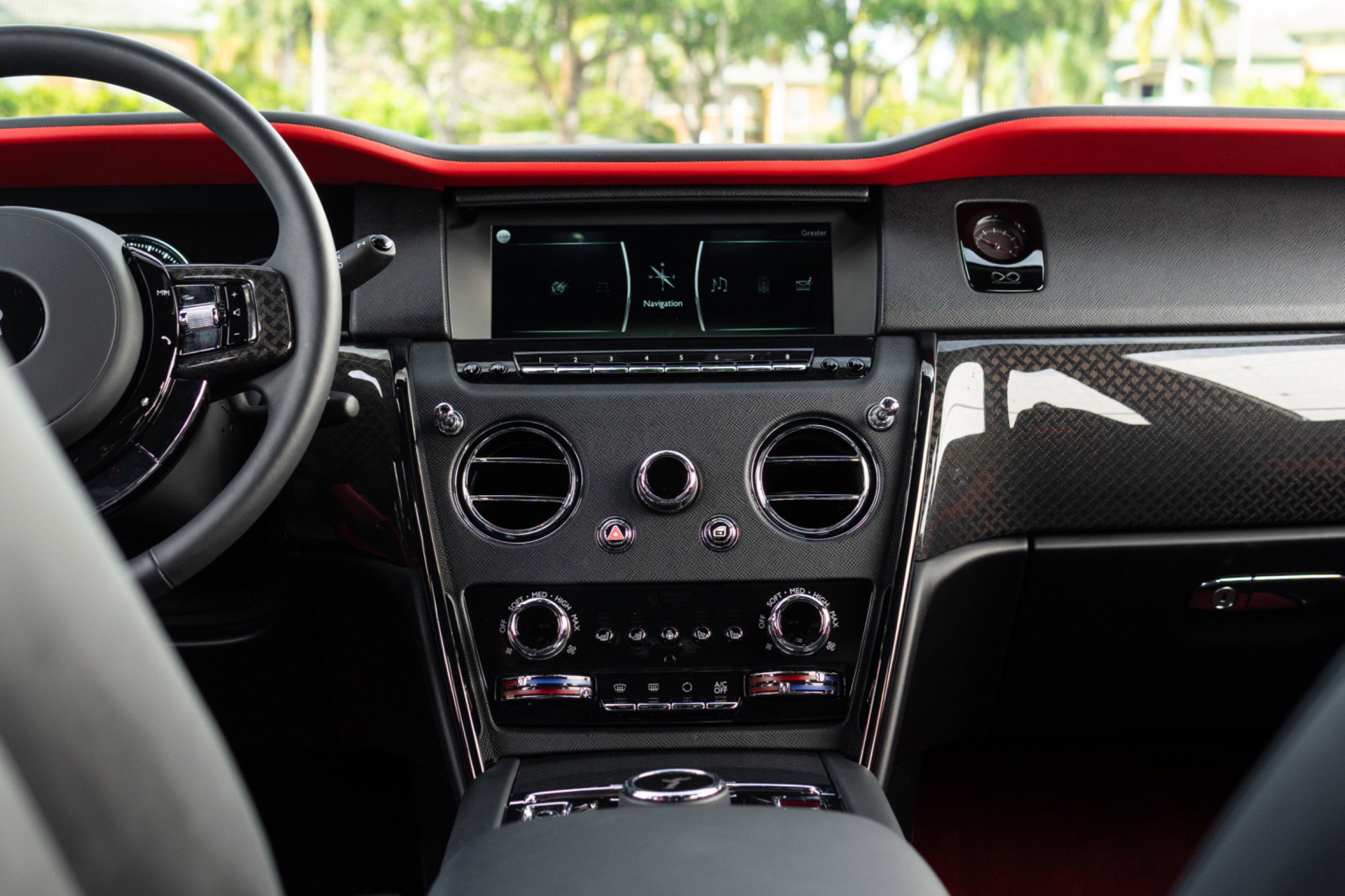 Used 2022 Rolls-Royce Cullinan Black Badge w/ Dark Exterior Package AWD/4WD image 46