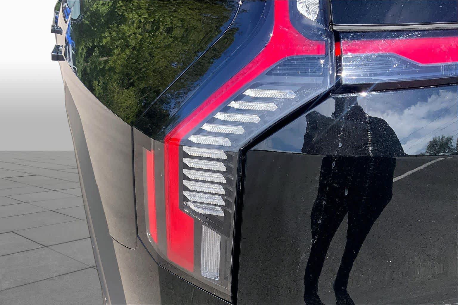 Certified 2024 Kia EV9 Light Long Range RWD image 26