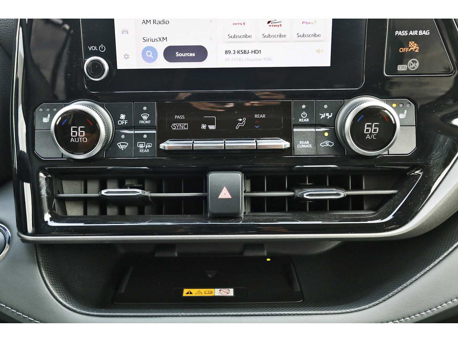 Used 2023 Toyota Highlander XLE image 25