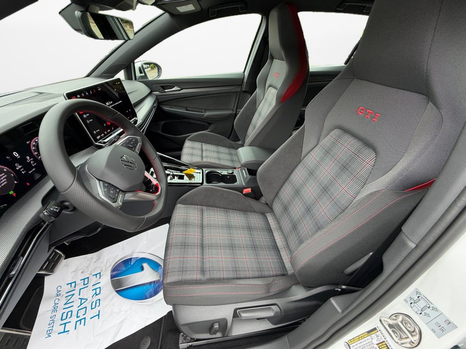 New 2026 Volkswagen Golf SE FWD image 9