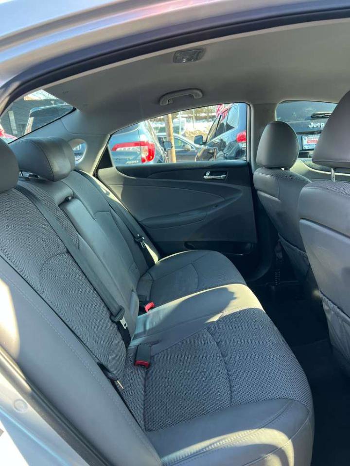 Used 2013 Hyundai Sonata SE image 25