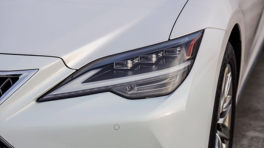 Used 2021 Lexus LS 500 w/ Interior Upgrade Package image 5