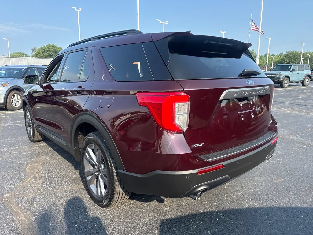 Used 2023 Ford Explorer XLT w/ Equipment Group 202A AWD/4WD image 11