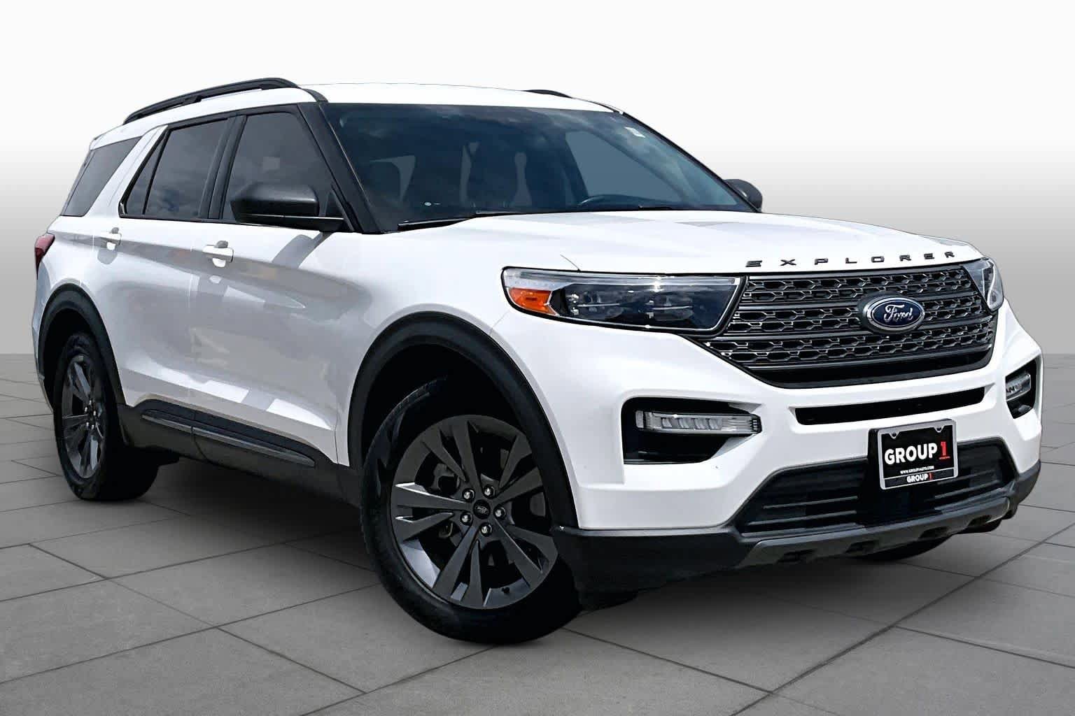 Certified 2021 Ford Explorer XLT w/ Equipment Group 202A image 3