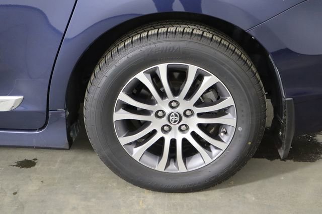 Used 2020 Toyota Sienna XLE w/ XLE Navigation Package image 43