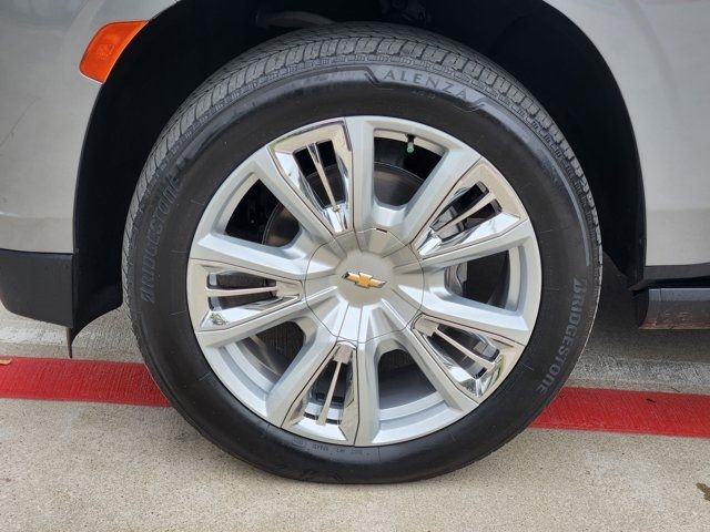 Used 2024 Chevrolet Suburban High Country w/ Premium Package image 17