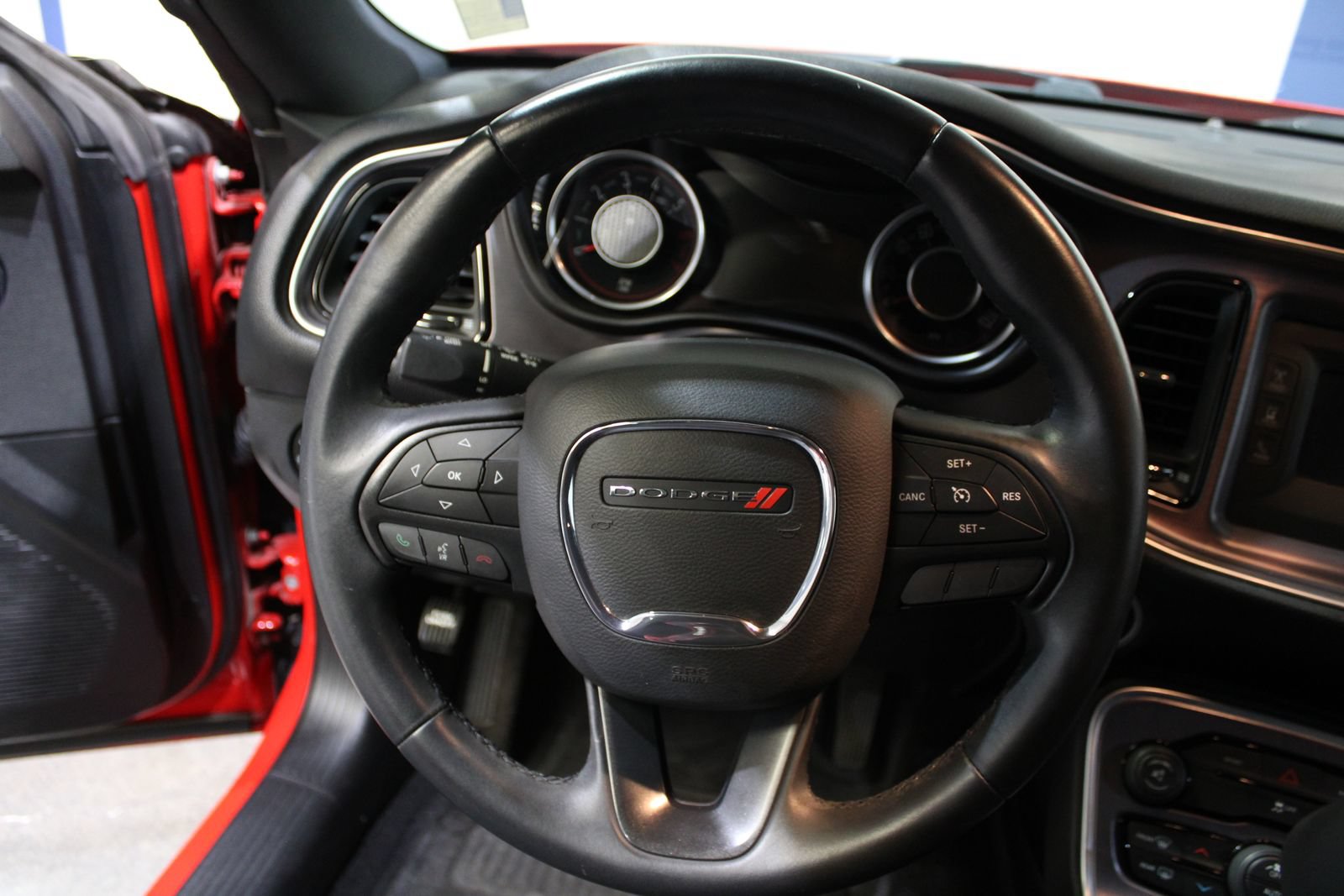 Used 2015 Dodge Challenger R/T w/ Quick Order Package 28B R/T RWD image 23