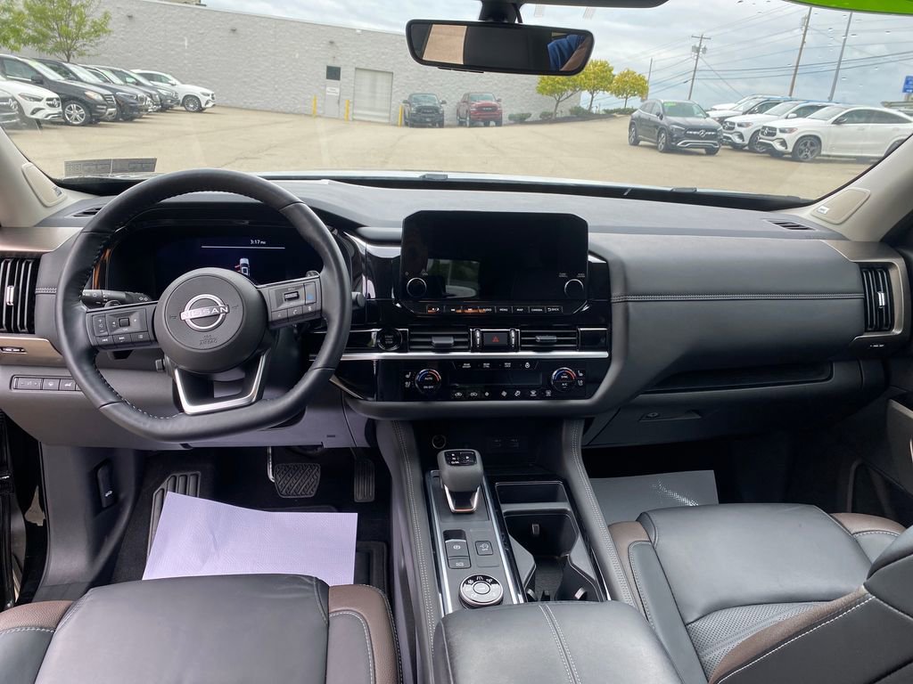 Used 2025 Nissan Pathfinder Platinum w/ Cargo Package AWD/4WD image 13