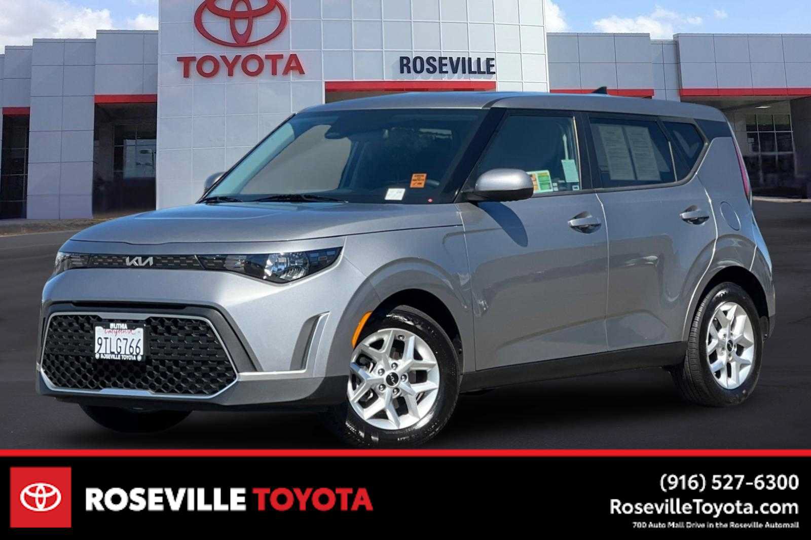 Used 2023 Kia Soul LX w/ LX Technology Package FWD image 1