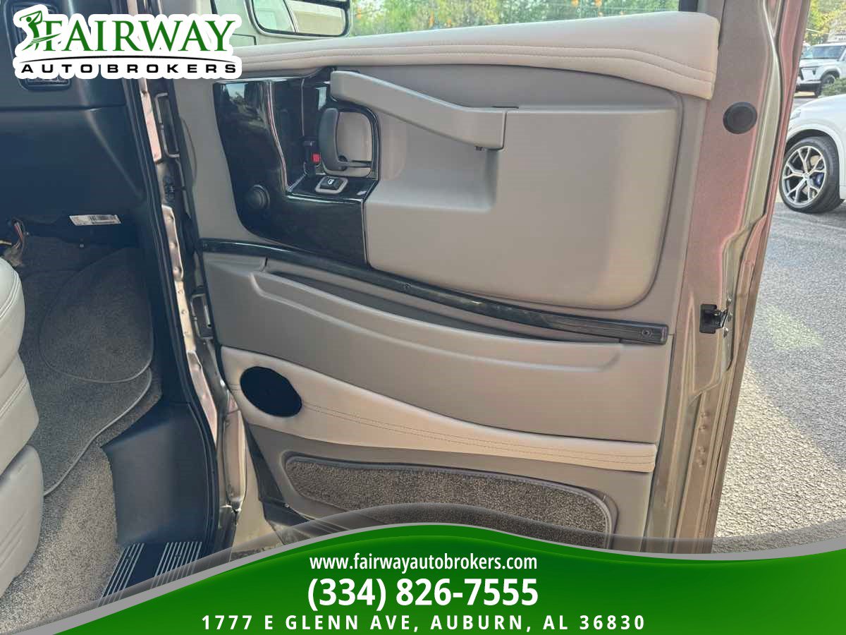 Used 2018 GMC Savana 2500 w/ Enhanced Convenience Package RWD image 29