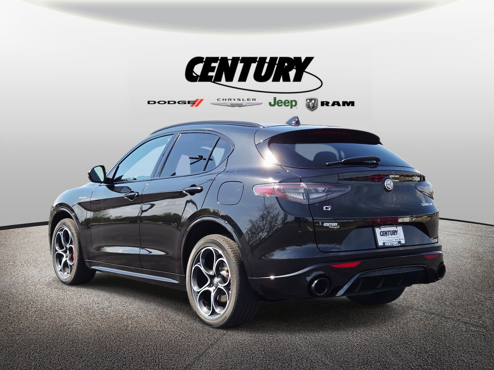 Used 2024 Alfa Romeo Stelvio Veloce image 6