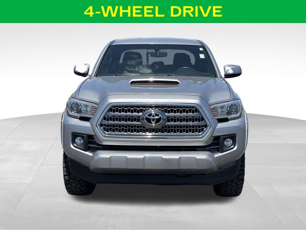 Used 2017 Toyota Tacoma TRD Sport w/ Tow Package AWD/4WD image 3