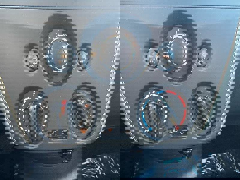 Used 2016 Nissan Versa SV image 13