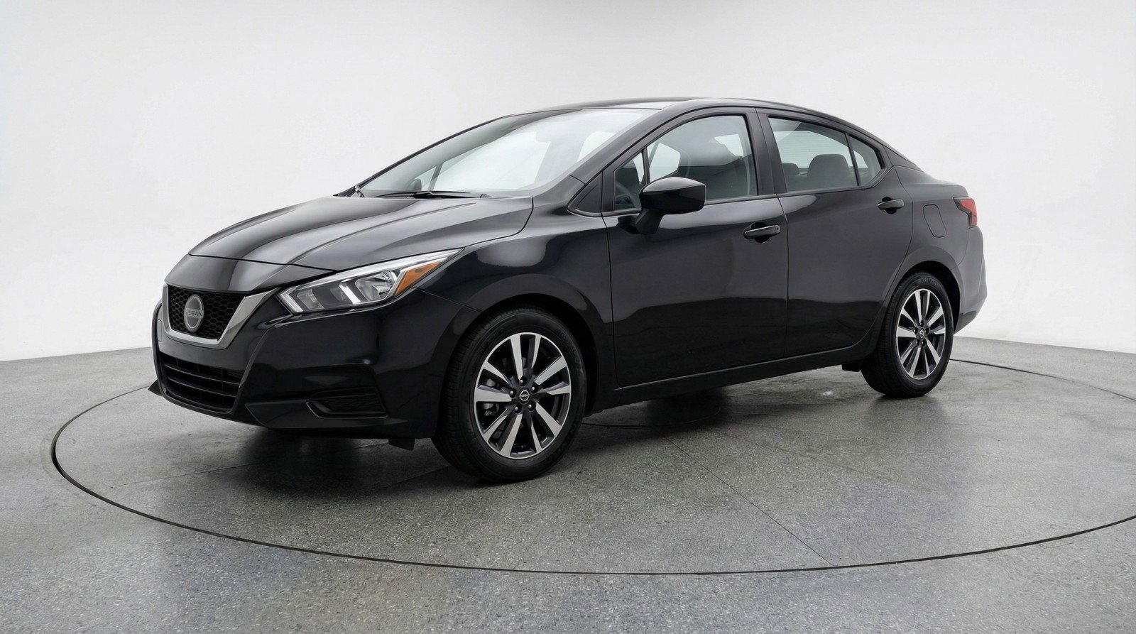 Used 2025 Nissan Versa SV image 3