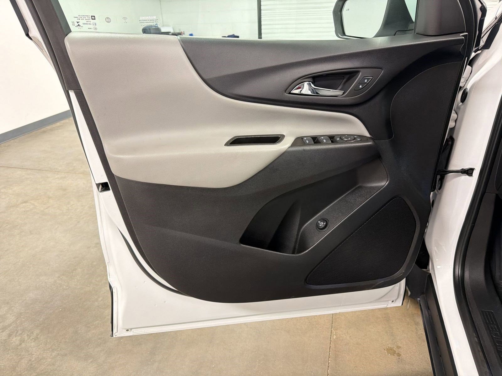 Used 2022 Chevrolet Equinox LT FWD image 22