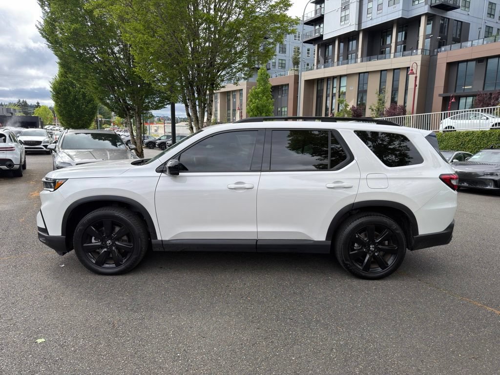 Used 2025 Honda Pilot Black Edition image 2