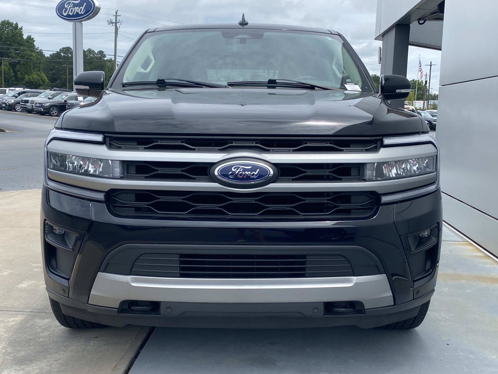 Used 2023 Ford Expedition XLT AWD/4WD image 12