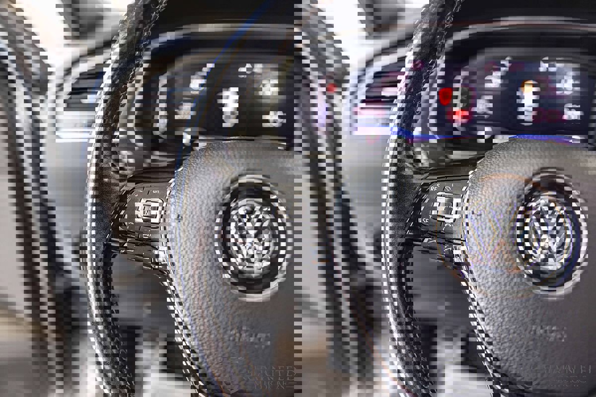 Used 2019 Volkswagen Tiguan SEL Premium image 26