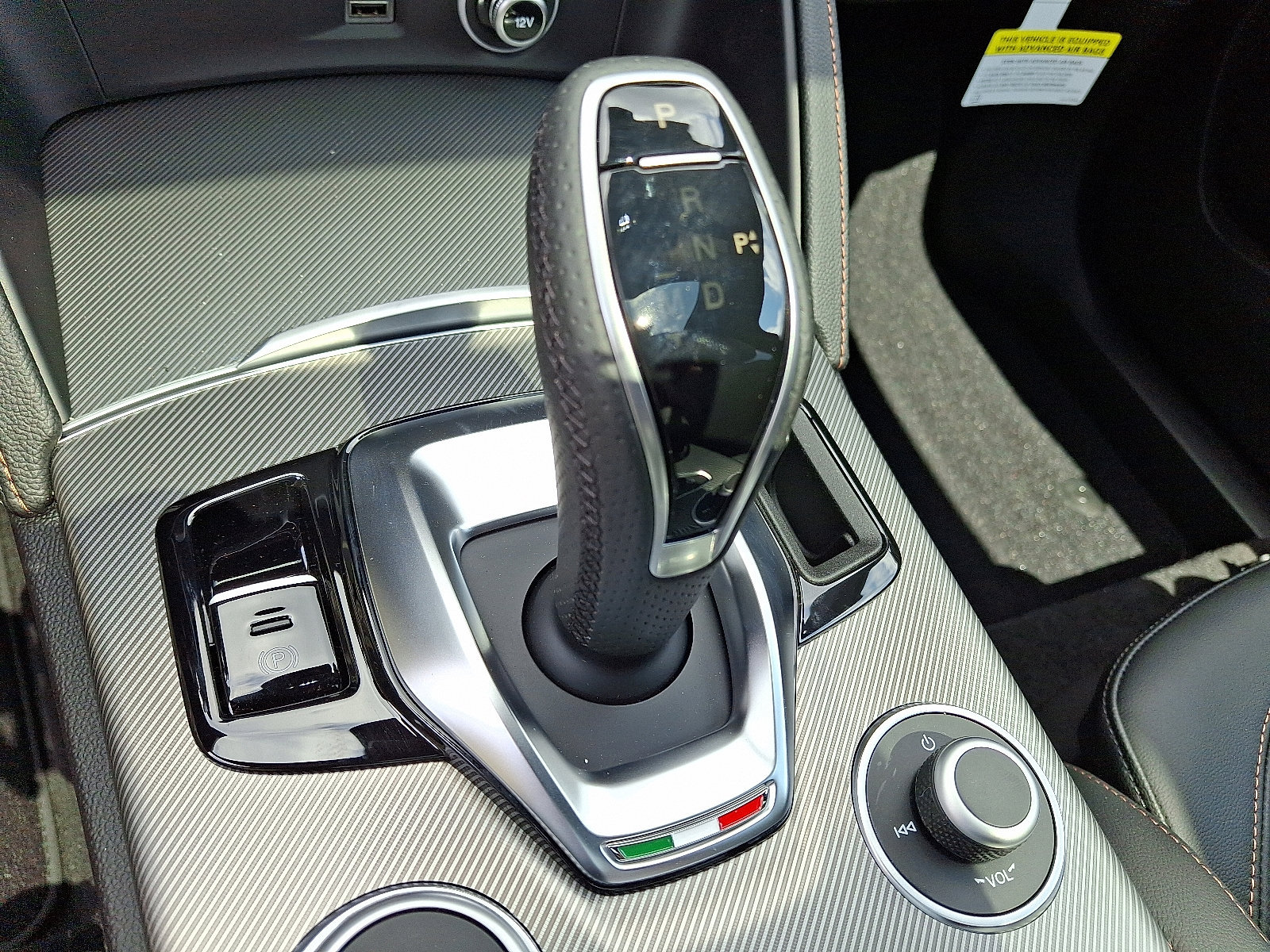 New 2025 Alfa Romeo Stelvio Sprint AWD/4WD image 11
