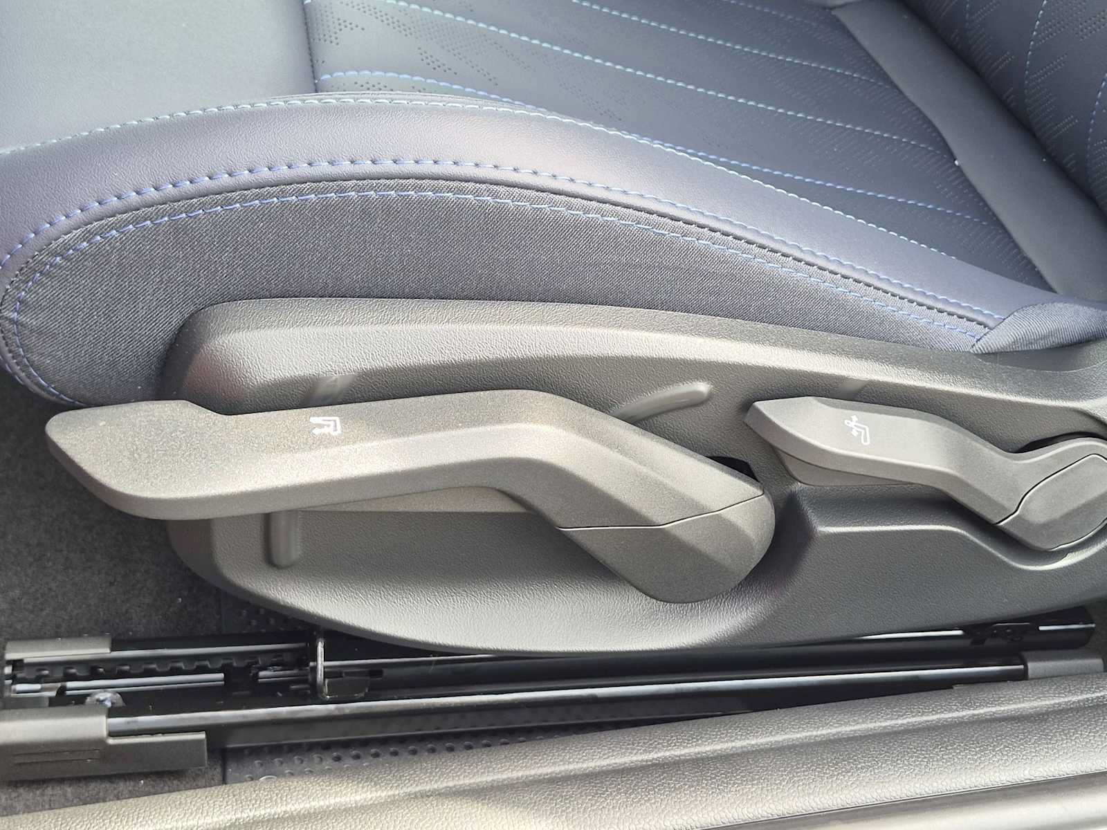 New 2027 MINI Cooper 2-Door Hardtop FWD image 18