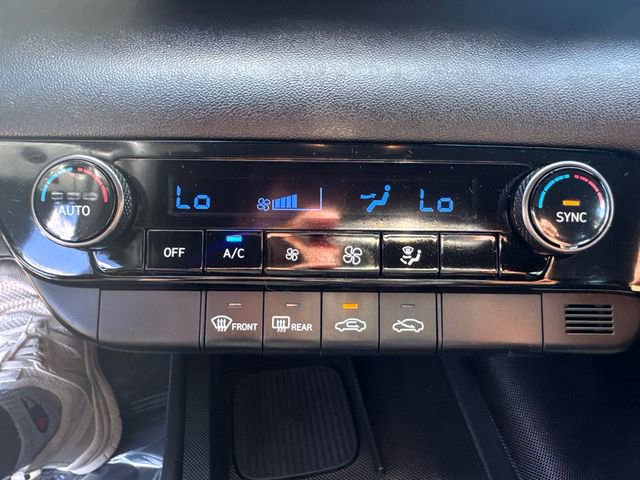 Used 2025 Hyundai Elantra Sport image 35